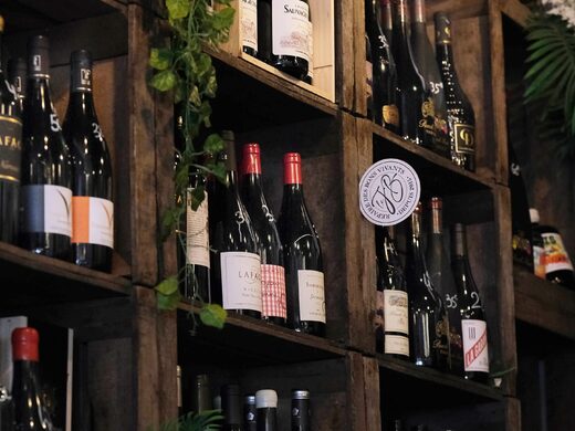 Cave à vin à Argelès : terroir, passion et cuvée exclusive au Jardin Barbecue